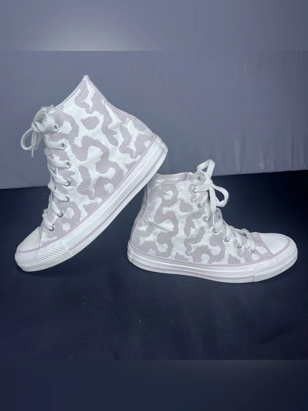 Converse High Top Chuck Taylor Sneakers Size 4